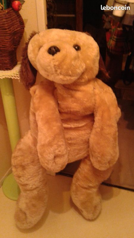 Gros chien en peluche (image 3)