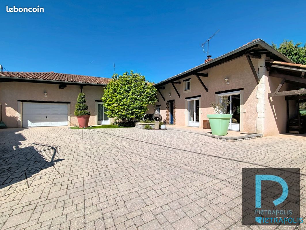 Maison 7 pièces 141 m² · à Cormoranche-sur-Saône · 141 m² · 369 000 €