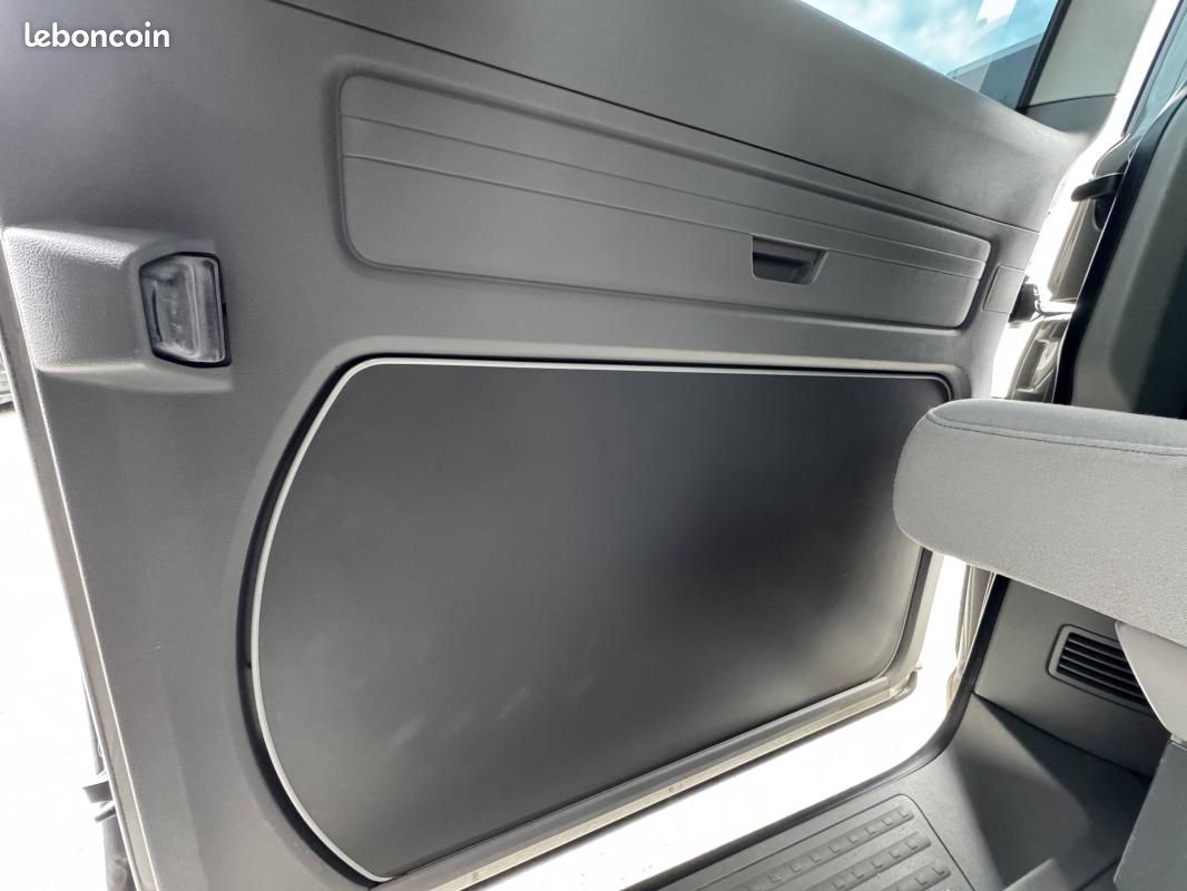 Volkswagen California 2.0 TDI 140 BVM6 – TOIT ÉLECTRIQUE CHAUFFAGE STATIONNAIRE CLIM 3 ZONES RADA... (image 19)
