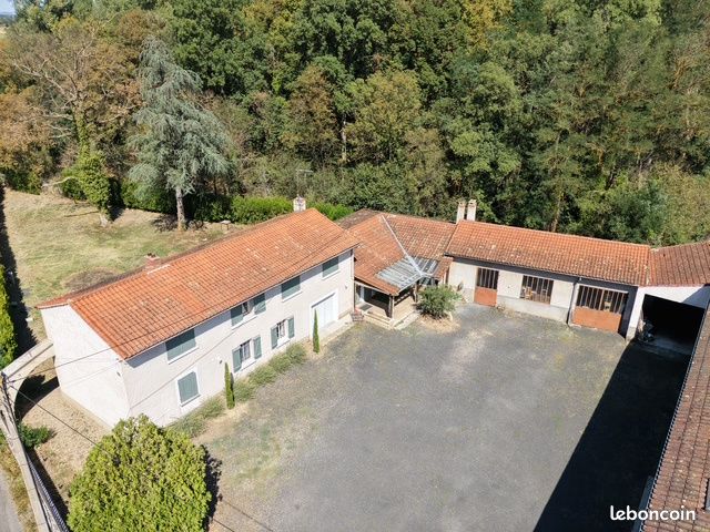 Maison 8 pièces 235 m² · à Veauchette · 235 m² · 529 000 €