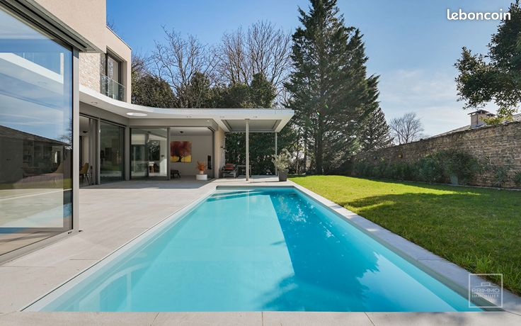 Maison 8 pièces 256 m²