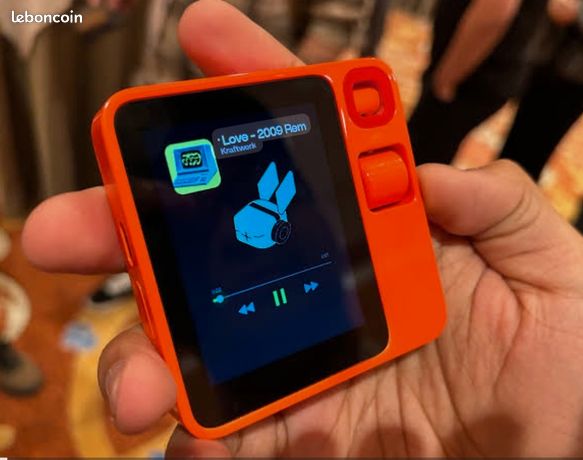 Rabbit R1 - Assistant IA Orange - Neuf (Ouvert Mais Jamais Utilisé)