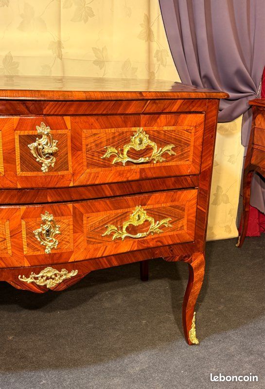 Commode galbée Louis XV , Époque 18eme (image 5)