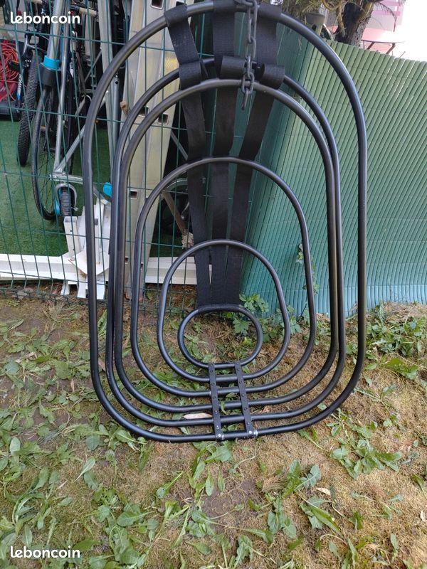 Fauteuil coque supendu (image 1)