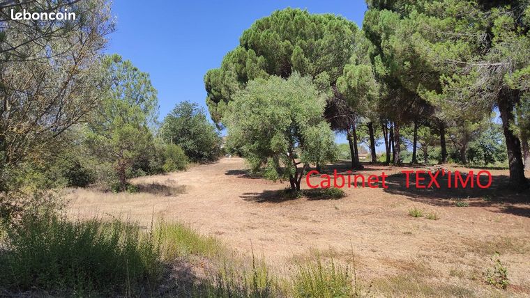 LIBRE CONSTRUCTEUR terrain 1018 m² dominant proximité A8 et commerces