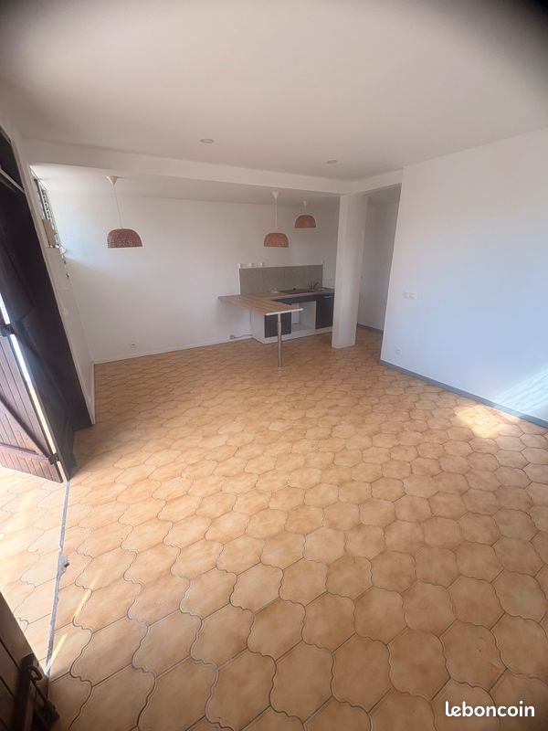 Appartement 2 pièces 40 m² · à Les Abymes · 40 m² · 650 €