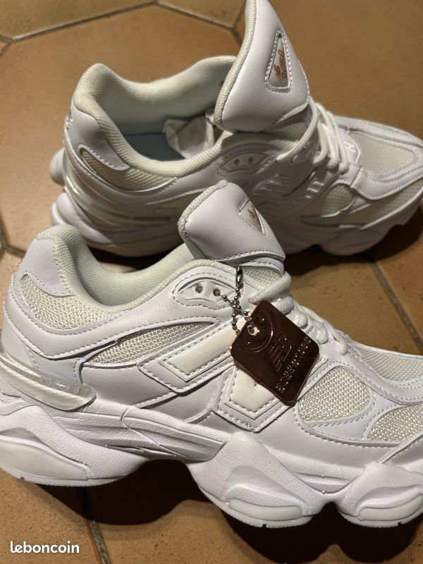 Paire de New balance 9060 triple White (image 1)