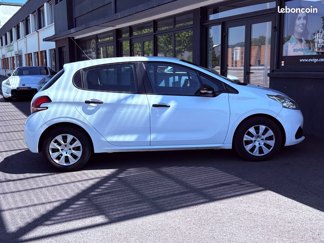 Peugeot 208 1.6 bluehdi 75ch premium (image 13)