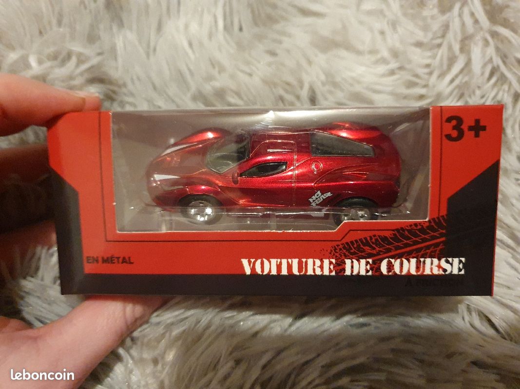 Voiture de course en métal (image 4)