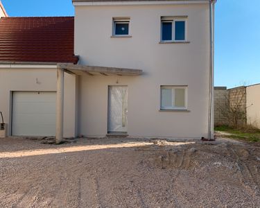 Maison neuve, 3 chambres garage et jardin