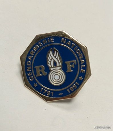 Pin's CIGA Centre Instruction Gendarmerie Auxiliaire - Signé Y.D - Vintage #5/7 - Argenté