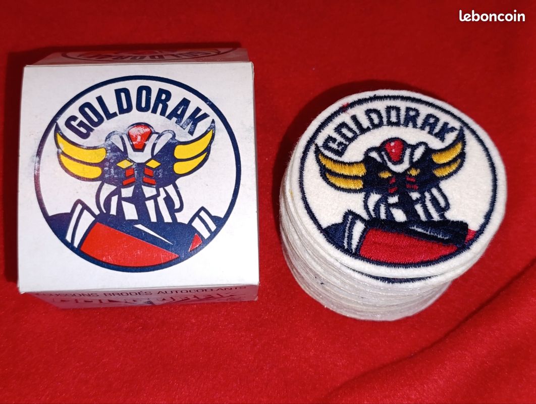 Rare présentoir vintage Goldorak 1978 +25 écussons (image 1)