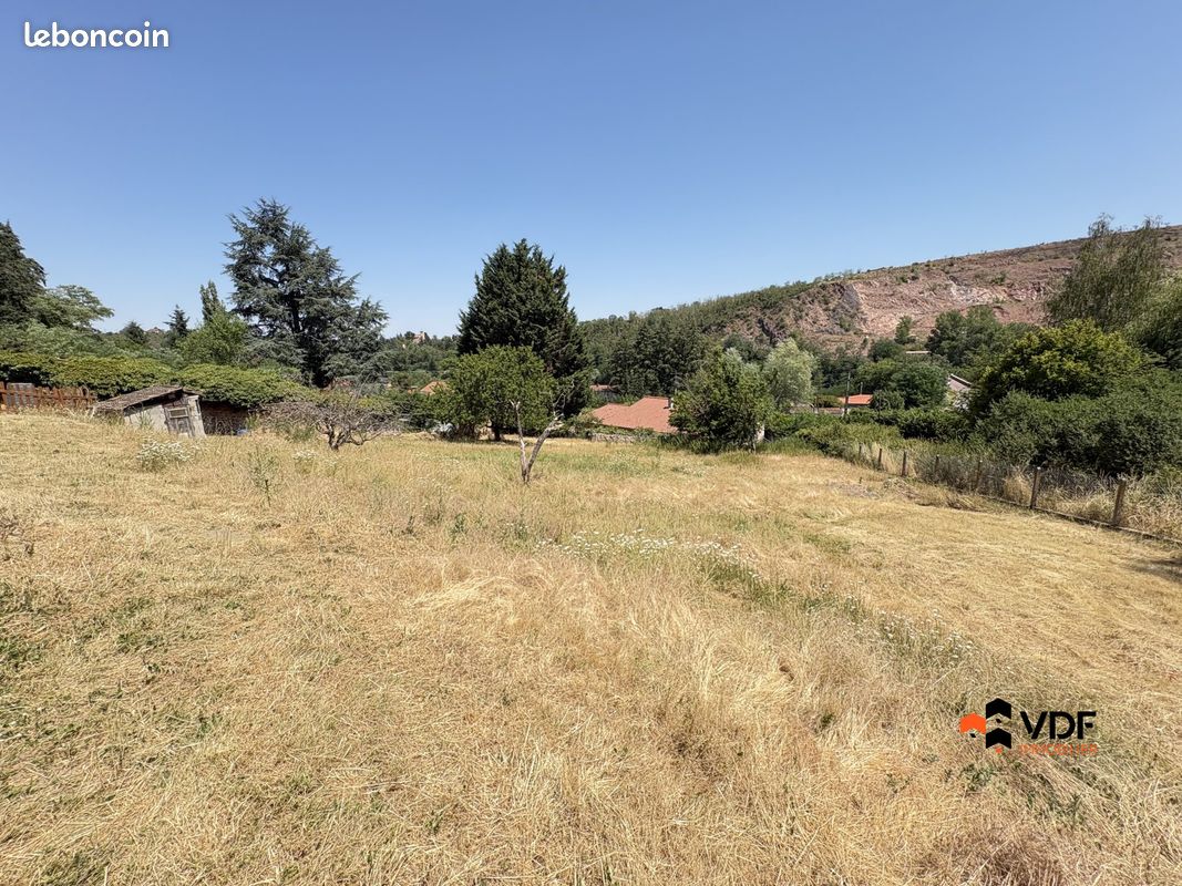 Terrain 1300 m² · à Villerest · 1 300 m² · 59 000 €