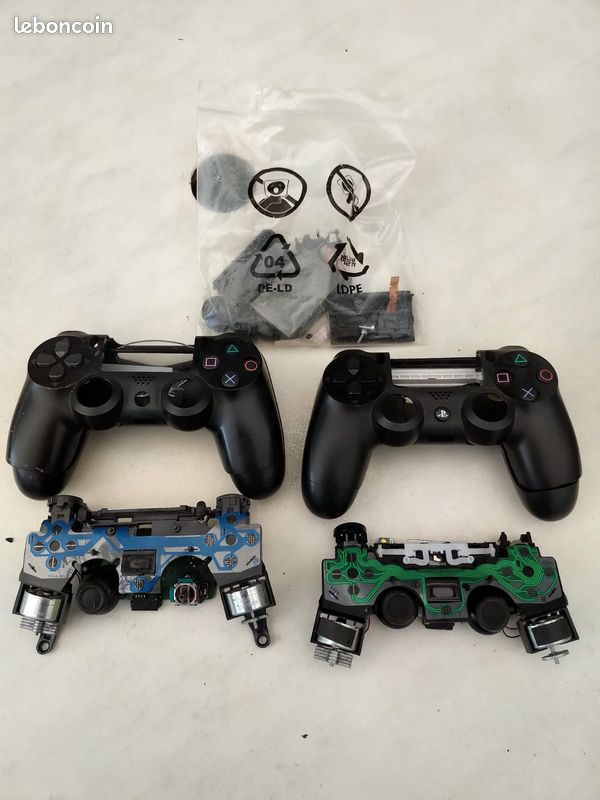 2x Playstation 4 PS4 HS + 2 manettes pour pièces (image 2)