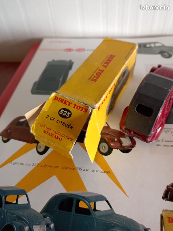 Dinky Toys Meccano France Citroen 2 CV réf 535/24T grenat avec sa boîte d' origine - Collection