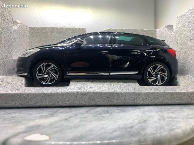 Modèle Réduit DS5 Gris 2015 Par Norev - Échelle 1/43 En Métal - Neuf - Collection