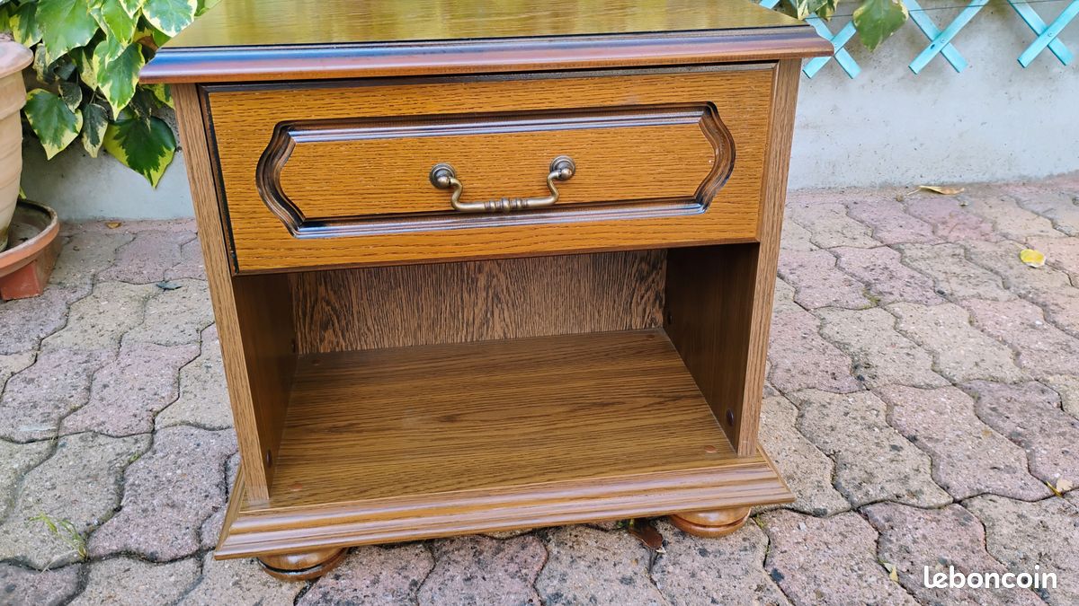 Table de nuit (image 1)