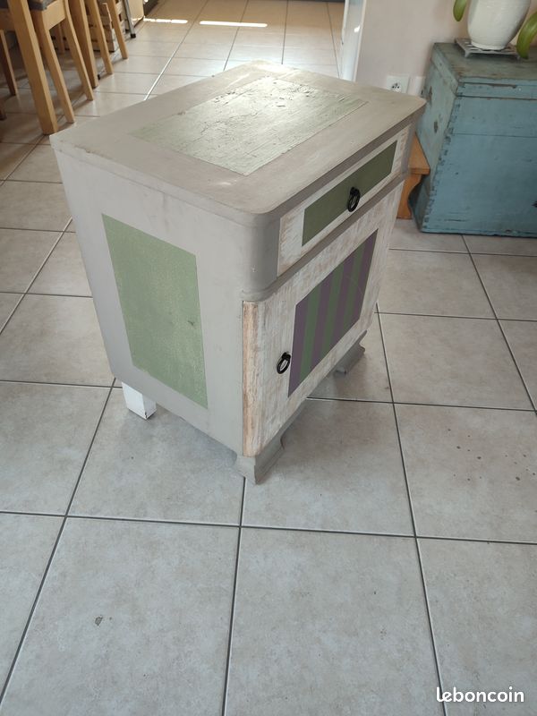 Petit meuble original (image 1)