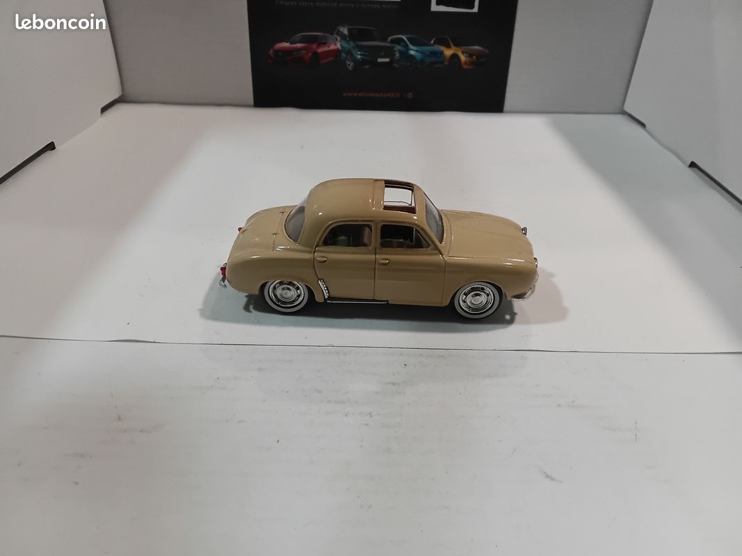 Voiture Miniature Renault Dauphine 1962 - Échelle 1/43 Par Solido - Occasion