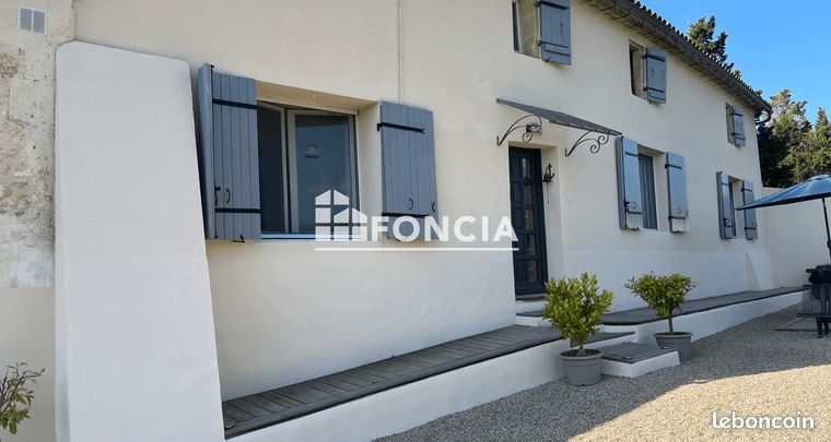 Maison de 239 m2 avec un chaî de 100 m2 sur parcelle de 5986 m2