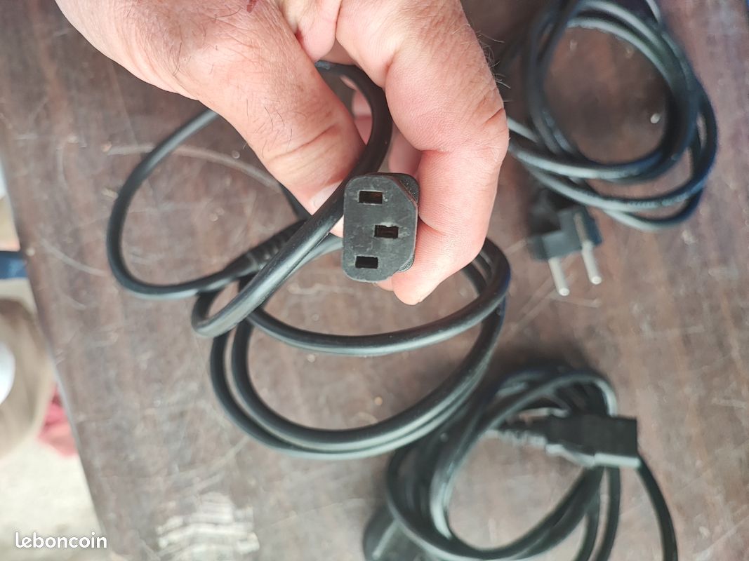 Câble alimentation pour tour PC (image 2)