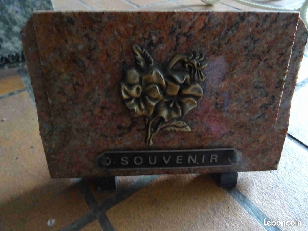 Plaques cimetière (image 1)