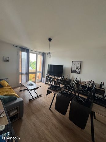 À louer – Appartement 3 pièces avec 2 balcons – Pamiers (09) – 640 CC