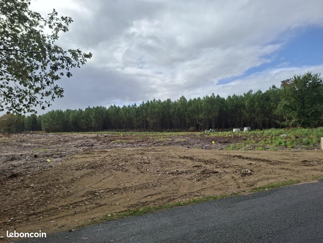 Terrain 465 m² · à Saint-Avit · 60 900 €