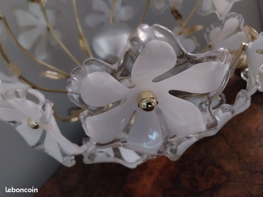 Grand Lustre Vintage Cascade De Fleurs Blanches, Métal Et PVC, Ampoule E27