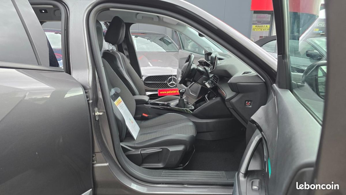 Peugeot 2008 Allure Pack (image 19)