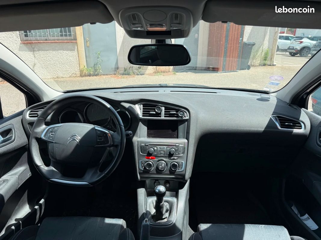 CITROEN C4 C4 VTi 120 Confort / RADAR AR / REGULATEUR (image 15)