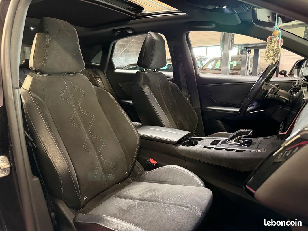 DS7 Crossback Performance Line 1.6 THP 225 EAT8 - Entretien suivi / Toit ouvrant / Attelage / CarPlay / Sellerie Cuir-Alcantara (image 21)
