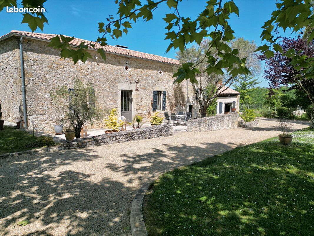 Maison 8 pièces 210 m² · à Gensac · 210 m² · 583 000 €