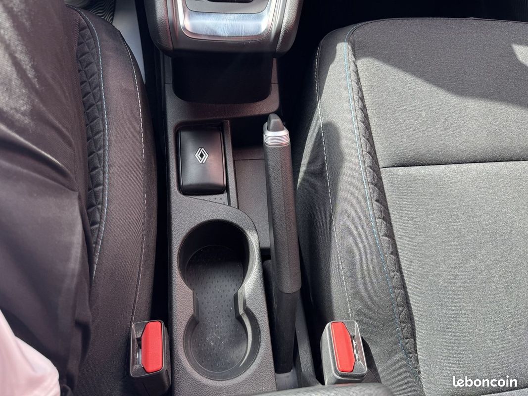 Renault CAPTUR II 1.6 E-TECH FULL HYBRID 145CH EVOLUTION (image 16)