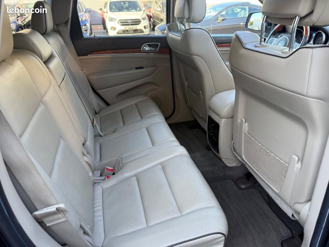 Jeep Grand Cherokee 3.0 CRD Overland | 241 ch BVA Toit panoramique Régulateur adaptatif Hayon éle... (image 16)