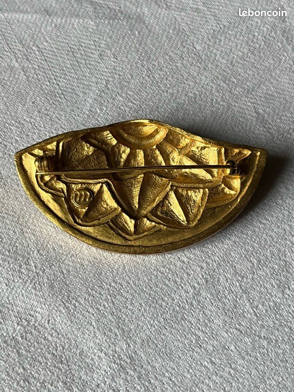 Ancienne broche / pendentif, en métal doré, Balenciaga, vintage