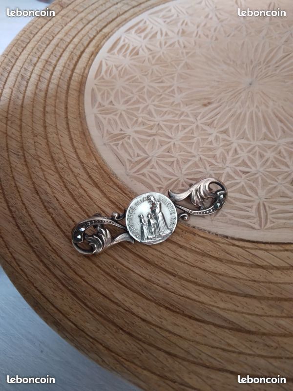 Broche Ancienne Argentée - Motif Arc De Triomphe Avec Marcasites - Bijou Vintage Français