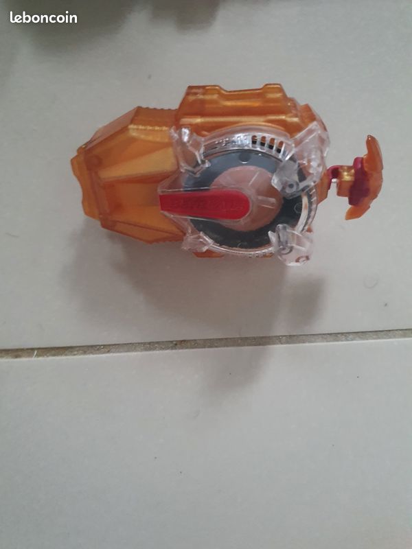 Long Sparking launcher R takara tomy (image 1)