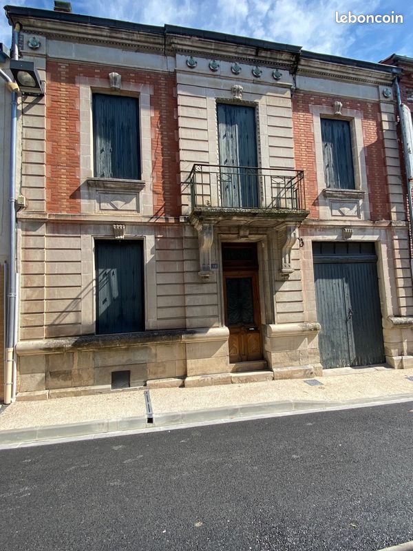 Maison 7 pièces 240 m² · à Caussade · 240 m² · 163 000 €
