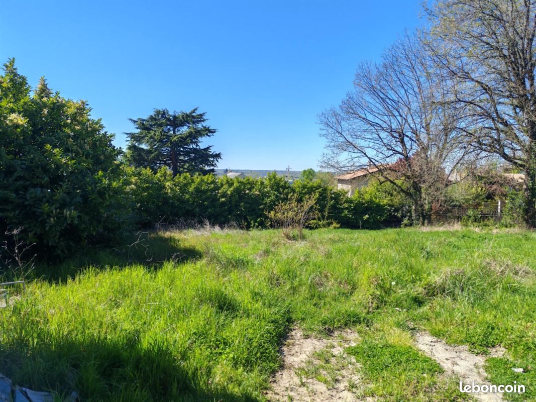 Terrain 600 m² · à Bassens · 600 m² · 158 000 €