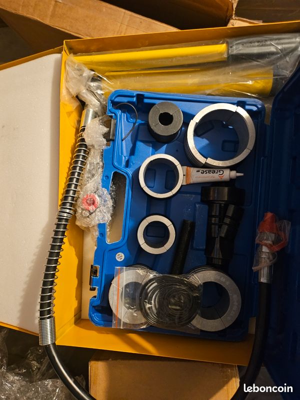 VEVOR Kit de Tuyau deEchappement Universel 16PCs, Ensemble deEchappement en Acier Galvanise, avec Joint a Ajustage Glissant, pour Systeme deEchappement, Garage, Atelier, Reparation Auto, Magasin 4S