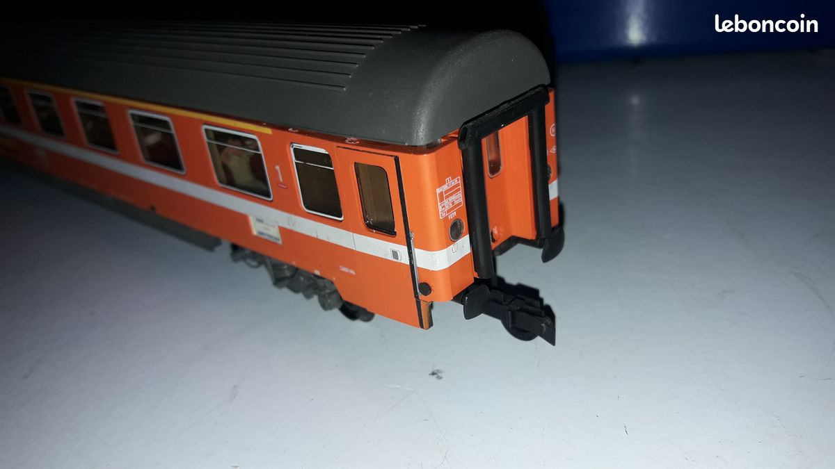 Roco – Voiture Voyageurs Corail 1ère Classe + Carmillon 74537, HO, Neuve