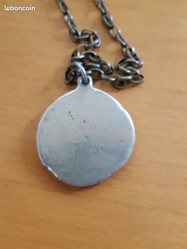 Pendentif métal argenté inspiration celtique en très bon état – Plus de 30 ans (image 8)