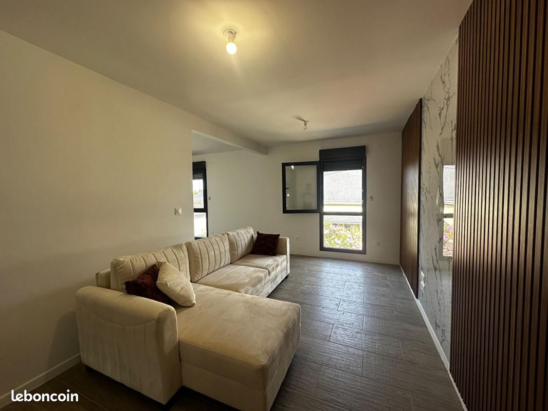 Appartement 1 pièce 64 m² · à Angers · 64 m² · 550 €