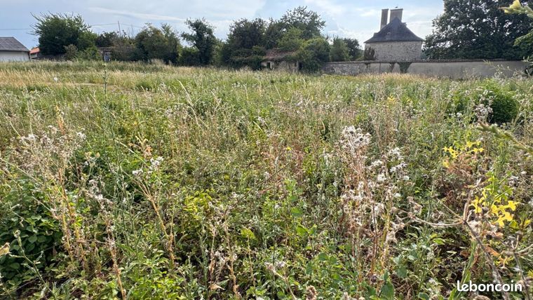 Terrain 1 090 m² Montamise