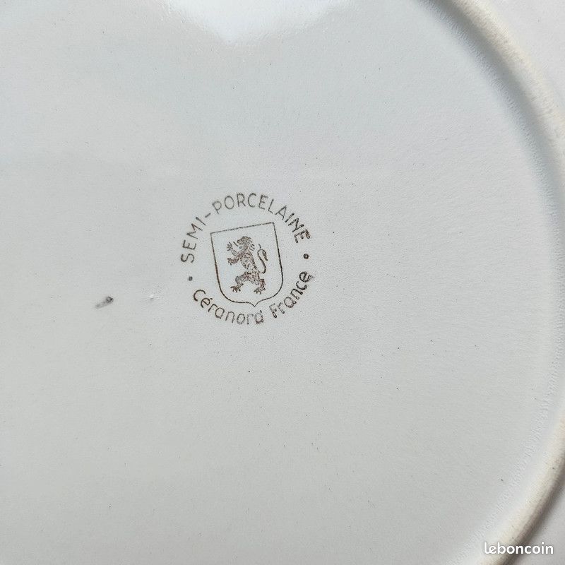 Céranord - Assiette plate ancienne en semi-porcelaine (image 2)