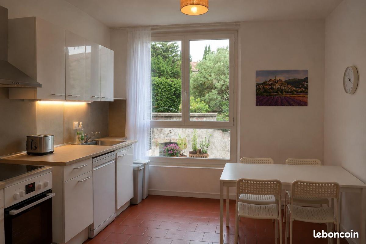Appartement 3 pièces 53 m² · à Lambesc · 53 m² · 950 €/mois