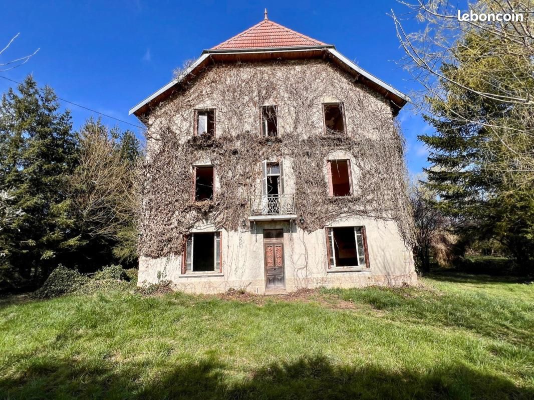Maison 9 pièces 300 m² · à Chattancourt · 300 m² · 120 000 €