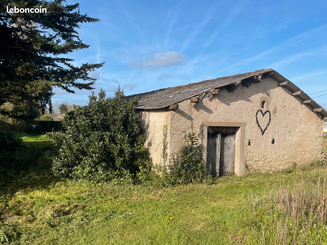 Maison 2 pièces 90 m² · à Saint-Étienne-de-Mer-Morte · 90 m² · 59 900 €