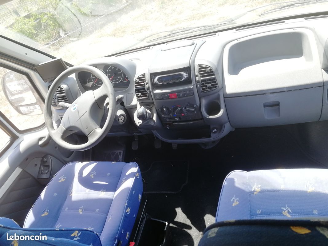 Location Camping Car 6 places 6 couchages (image 4)